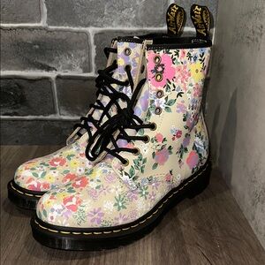 Dr. Martens Floral Mashup 1460 8-Eye Boot - Women’s size US 9, NWOT